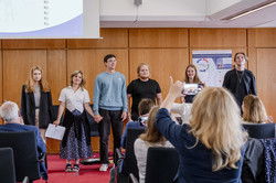 Kick-off with reading Students from Ukraine and Germany will open the summer school with a staged reading in the Senate Hall of the RUB. A total of over 50 students are taking part in the programme.