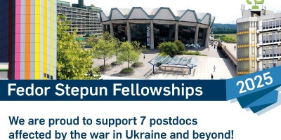 Werbegrafik für die Fedor Stepún Fellowships 2025 an der Ruhr-Universität Bochum. Im Hintergrund sind Universitätsgebäude und das Audimax zu sehen. Der Text lautet: ‚Fedor Stepun Fellowships 2025 – We are proud to support 7 postdocs affected by the war in Ukraine and beyond!‘. Logos der RUB Research School, UA Ruhr Liaison Office Eastern Europe and Central Asia, Zimin Foundation und Osteuropa Kolleg NRW sind abgebildet.